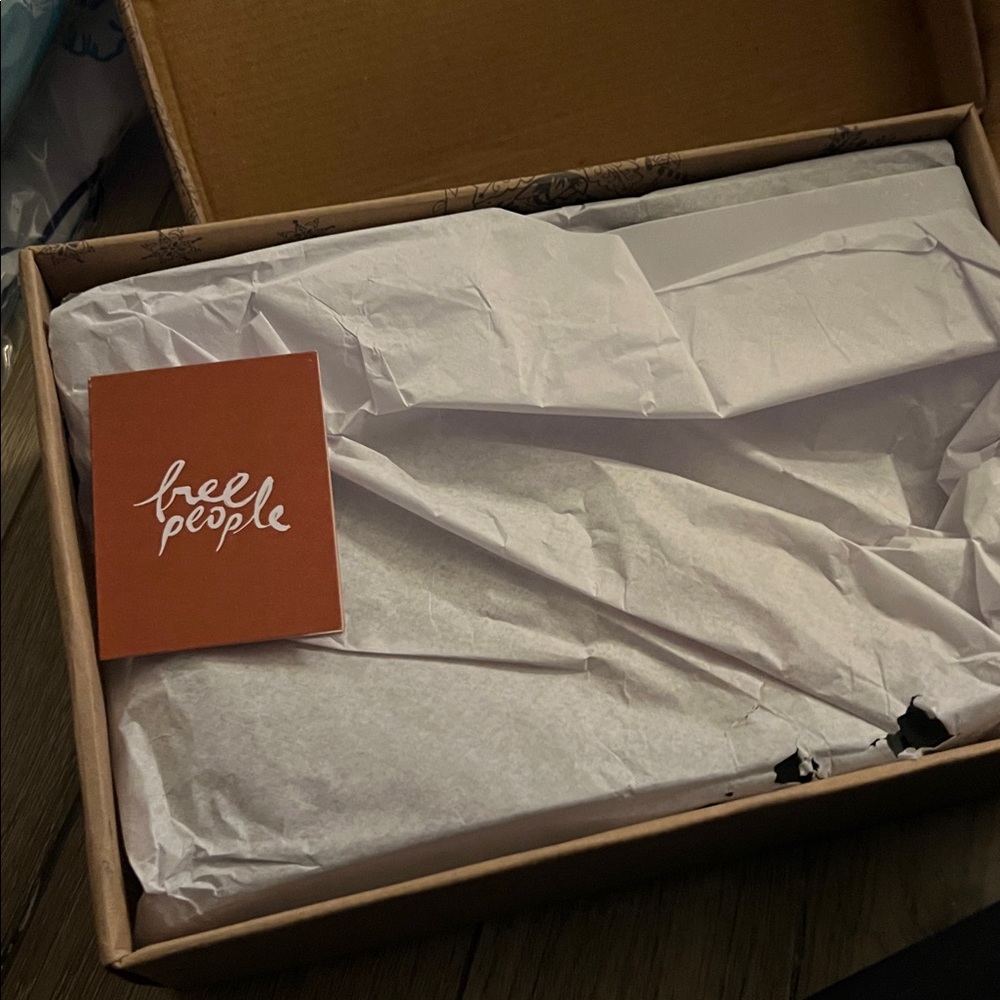 š 1 hour sale. NWT. Free People, size 6.5, Tan Leather Loafers - Picture 7 of 8